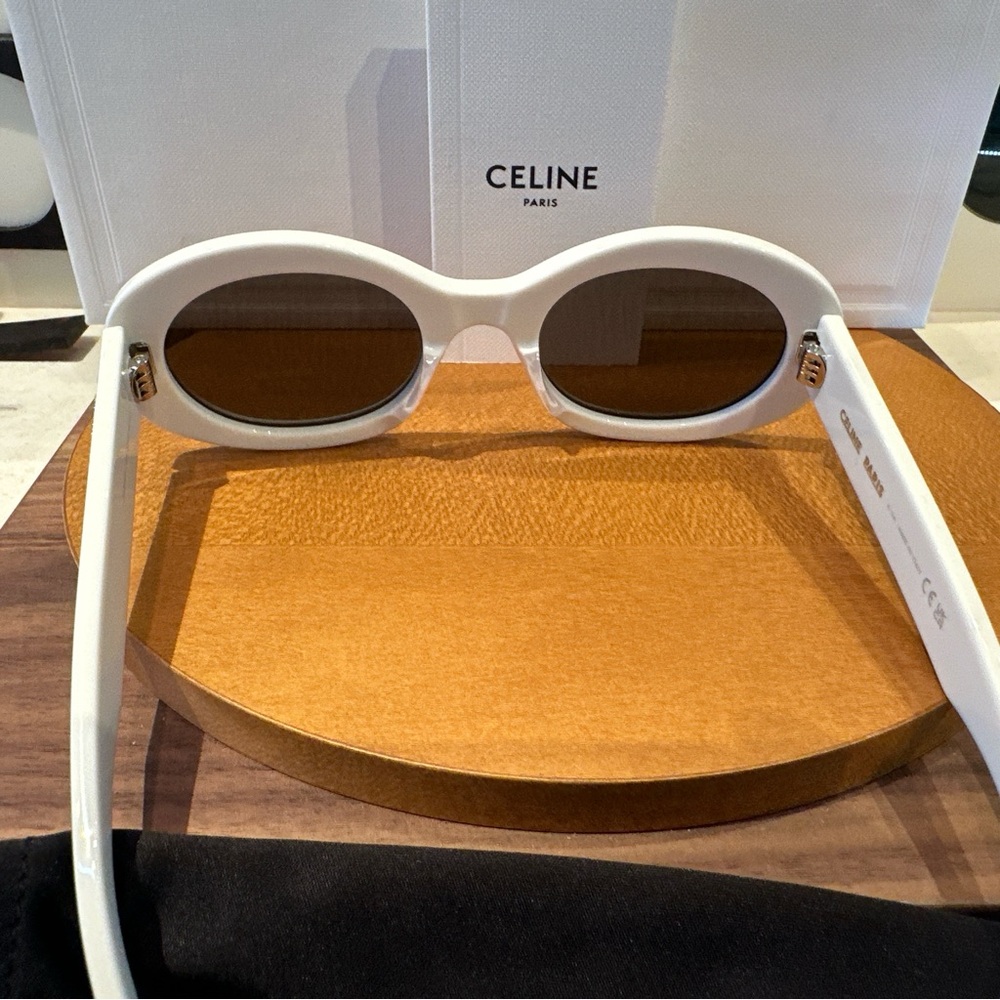 Celine Triomphe oval sunglasses
Cl 40194 25A - Picture 3 of 3